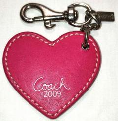 Coach コーチ 2009 ピンク ハート型キーホルダー - メルカリ