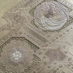 開き名古屋帯　光沢あるベージュの紬地に汕頭刺繍と相良刺繍の逸品　前柄2種類 開き名古屋帯 光沢あるベージュの紬地に汕頭刺繍と相良刺繍の