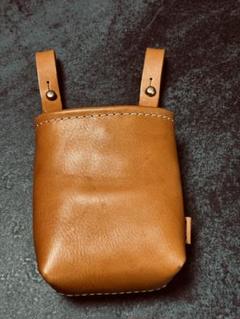 美品　HERZ ヘルツ　大工さんの腰袋的ベルトポーチ　受注生産品　日本製 大工さんが仕事で使う腰袋をイメージしたベルトポーチ「革鞄の