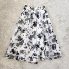 極美品✨CELFORD モノトーン花柄ボリューム スカート　38 極美品✨CELFORD モノトーン花柄ボリューム スカート 38 - メルカリ