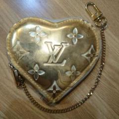 LOUIS VUITTON ハート　コインケース　チェーン付き　ヴェルニ　レッド LOUIS VUITTON ハート コインケース チェーン付き ヴェルニ