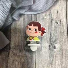 服に穴のあかない名札クリップ