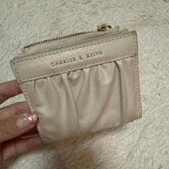 CHARLES & KEITH ベージュ 財布のサムネイル