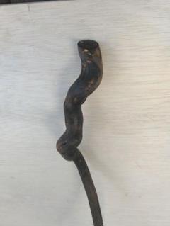 ねじれた流木