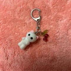羊毛フェルト 猫のチャーム チェリー付き