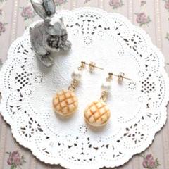 くまパンとメロンパンクマ食パンパンダパンとモモ(桃)水彩画