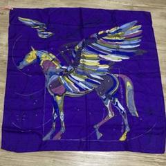 エルメス 紫色 スカーフ 馬と翼のデザイン