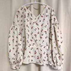 RAY CASSIN FAVORI 花柄Vネックブラウス