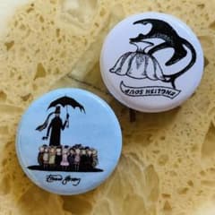 美術館グッズ【8123】　ペンケース　青　ブラックドール（エドワード・ゴーリー） 美術館グッズ【8123】 ペンケース 青 ブラックドール - 絵画