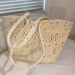 夏にぴったり　キュートなカゴバッグ　肩がけ可能