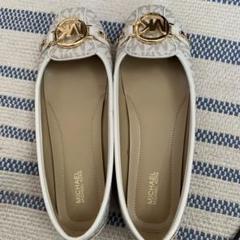 MICHAEL KORS ホワイト ローファー ゴールドチェーン付き 本体 MICHAEL KORS ホワイト ローファー ゴールドチェーン付き 本体