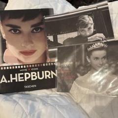 A. HEPBURN TASCHEN 洋書、ポストカード2種
