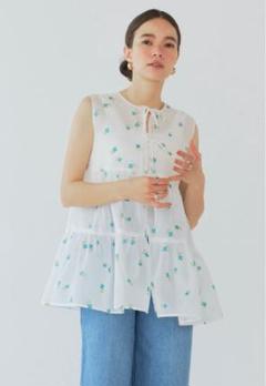 yori ポケットフリルジレ ネイビー 新品未使用 yori ポケットフリルジレ - メルカリ