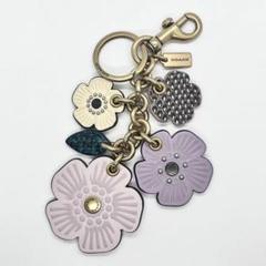 ほぼ未使用　コーチ　ワイルドフラワー　チャーム　ティーローズ　スタッズ　ラメ ほぼ未使用 コーチ ワイルドフラワー チャーム ティーローズ