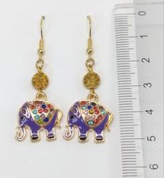 カラフルなインド象　ピアス　ゆらゆら揺れる系ピアス　ムラサキ　アジアン　ゾウ