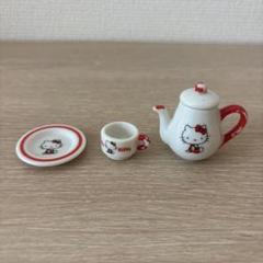 【1995年】HELLO KITTY★ミニチュア陶器 ティータイム６点 ★中古品 1995年】HELLO KITTY☆ミニチュア陶器 ティータイム6点 ☆中古品