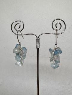 《P28》天然石 ハンドメイド ピアス アクアマリン 細石