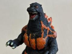 バーニングゴジラ　ゴジラ フィギュア 黒とオレンジ 約15cm