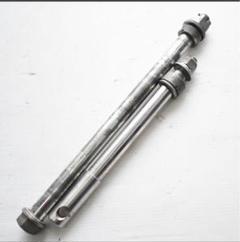 独特の素材 ハーレー 2004年 エボ XL883C フロント リア アクスルシャフト パーツ