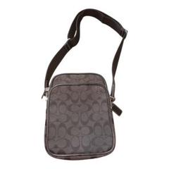 Coach ショルダーバッグ 黒色 収納多数