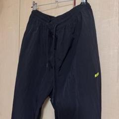 MSGM ナイロンパンツ ブラック ネオンイエローロゴ ドローコード MSGM ナイロンパンツ ブラック ネオンイエローロゴ ドローコード