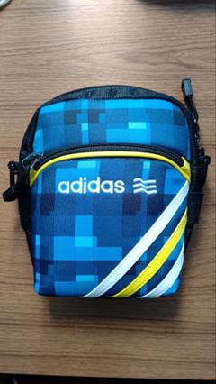 adidas ピクセルパターン バッグ