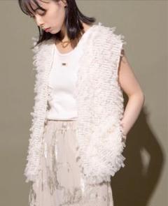Eimee Law エイミーロウ アイボリー フリルデザイン ニットベストのサムネイル