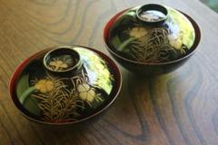 時代逸品！風情ある白塗地に極上秋草蒔絵の映えるお椀2点（検輪島塗蒔絵椀 時代逸品！風情ある白塗地に極上秋草蒔絵の映えるお椀2点（