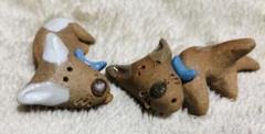 犬　ハンドメイド　粘土犬　ペア犬　茶色のブチ顔違い　２匹　置物