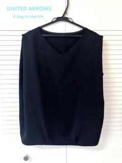 UNITED ARROWS Vネックブラウス