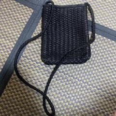 アーバンリサーチドアーズ黒の編み込みサコッシュ