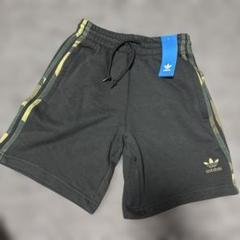 adidas ブラック ショートパンツ カモフラージュ