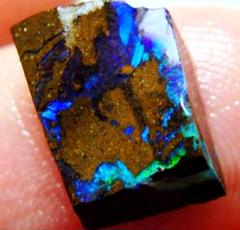 5.60 cts 天然 ボルダーオパール 原石 未研磨 鉱物標本