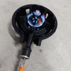 業務用　鋳物　中型コンロ　プロパンガス　調整器　ガスホース2m　イベント等 業務用 鋳物 中型コンロ プロパンガス 調整器 ガスホース2m
