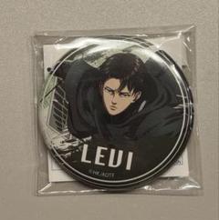 超貴重！進撃の巨人 リヴァイ 微笑み スクエア缶バッジ ジョイポリス 進撃の巨人 ジョイポリス 缶バッジ リヴァイ - メルカリ