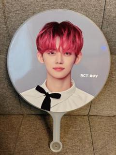 TXT ヨンジュン　うちわ　まとめ売り TXT ヨンジュン グッズまとめ売り うちわ - メルカリ