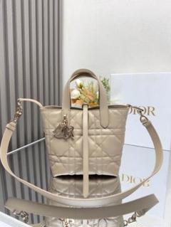 Dior ベージュ キルティング ショルダーバッグ