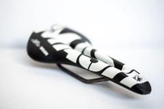 【新品未使用】 San Marco Mash サドル ブラック/ホワイト MASH × SELLE SAN MARCO - BLUE LUG BLOG | 自転車店 ブルーラグ