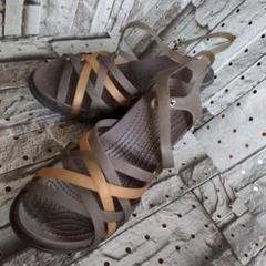 匿名配送　珍しい crocs クロックスのレディース サンダル