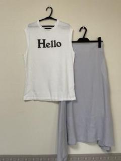 マディソンブルーHelloTシャツノースリーブと薄いブルーミモレスカートセット マディソンブルーHelloTシャツノースリーブと薄いブルーミモレ
