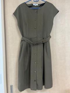 ナチュラルビューティーベーシック　膝丈ワンピース　飾りボタン　半袖　グレー　M 美品】ナチュラルビューティーベーシック 膝丈ワンピース 半袖