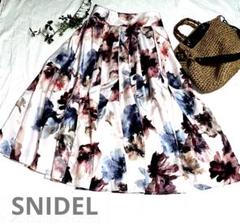 【SNIDEL】◇スナイデル◇ タックフレアースカート　◇大輪花柄◇M〜L