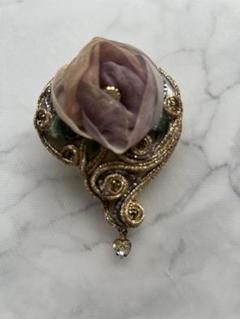 フランスアンティーク　ハンドメイド　エレガントな薔薇の花モチーフブローチ