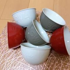 ●ボウル●6点●陶器●エンボス●凸凹●英字●赤●灰色●白●グレー●セット●