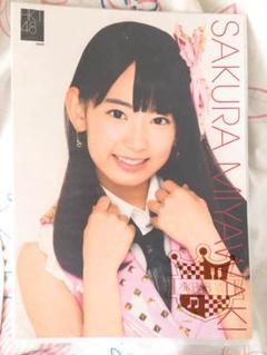 AKB48cafe&shop博多限定第35弾HKT 弱く 宮脇咲良 生写真ポスター1枚