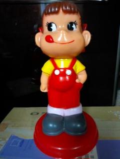不二家　ペコちゃん貯金箱　人形　赤台 不二家☆ペコちゃん☆ハードセル☆人形☆貯金箱 高さ20