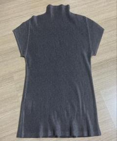 未使用級✩プリーツプリーズ イッセイミヤケ ノースリーブ トップス ハイネック イッセイミヤケISSEY MIYAKE プリーツハイネックノースリーブ 紺