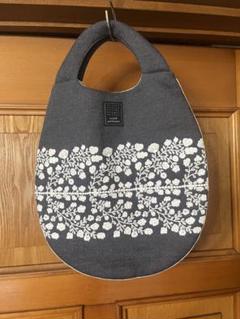 【新品】ミナペルホネン　エッグバッグ　floraleaf フローラリーフ 新品】ミナペルホネン エッグバッグ floraleaf フローラリーフ