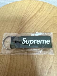 Supreme Webbing Keychain Green Camo 23SSのサムネイル