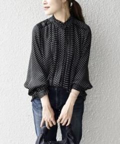 美品 SHIPS シップス ドットフリルピンタックレースブラウス ベージュ 手洗い可能〉ドット／ソリッドフリルピンタックレースブラウス